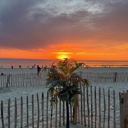 Les Obiones, Vue Laterale Mer, Fort Mahon Plage, Magnifique Studio Cabine 4P, Avec Balcon , Parking Prive Gratuit, Wifi, Classe 2 Etoiles, Exposition Plein Sud En Baie De Somme Luaran gambar
