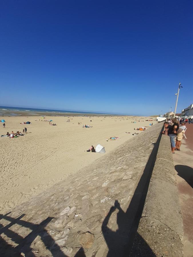Les Obiones, Vue Laterale Mer, Fort Mahon Plage, Magnifique Studio Cabine 4P, Avec Balcon , Parking Prive Gratuit, Wifi, Classe 2 Etoiles, Exposition Plein Sud En Baie De Somme Luaran gambar