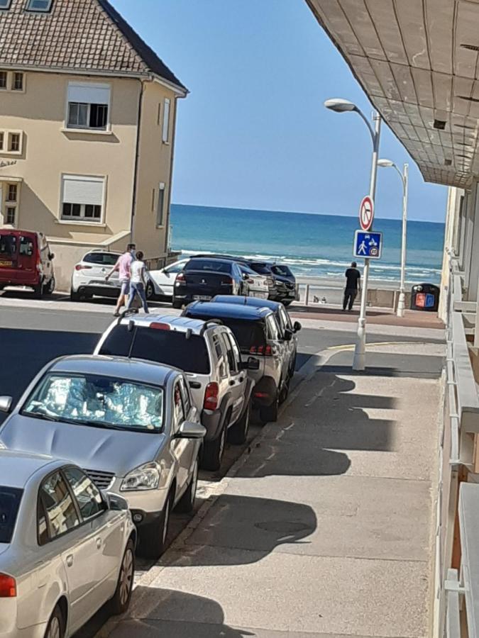 Les Obiones, Vue Laterale Mer, Fort Mahon Plage, Magnifique Studio Cabine 4P, Avec Balcon , Parking Prive Gratuit, Wifi, Classe 2 Etoiles, Exposition Plein Sud En Baie De Somme Luaran gambar