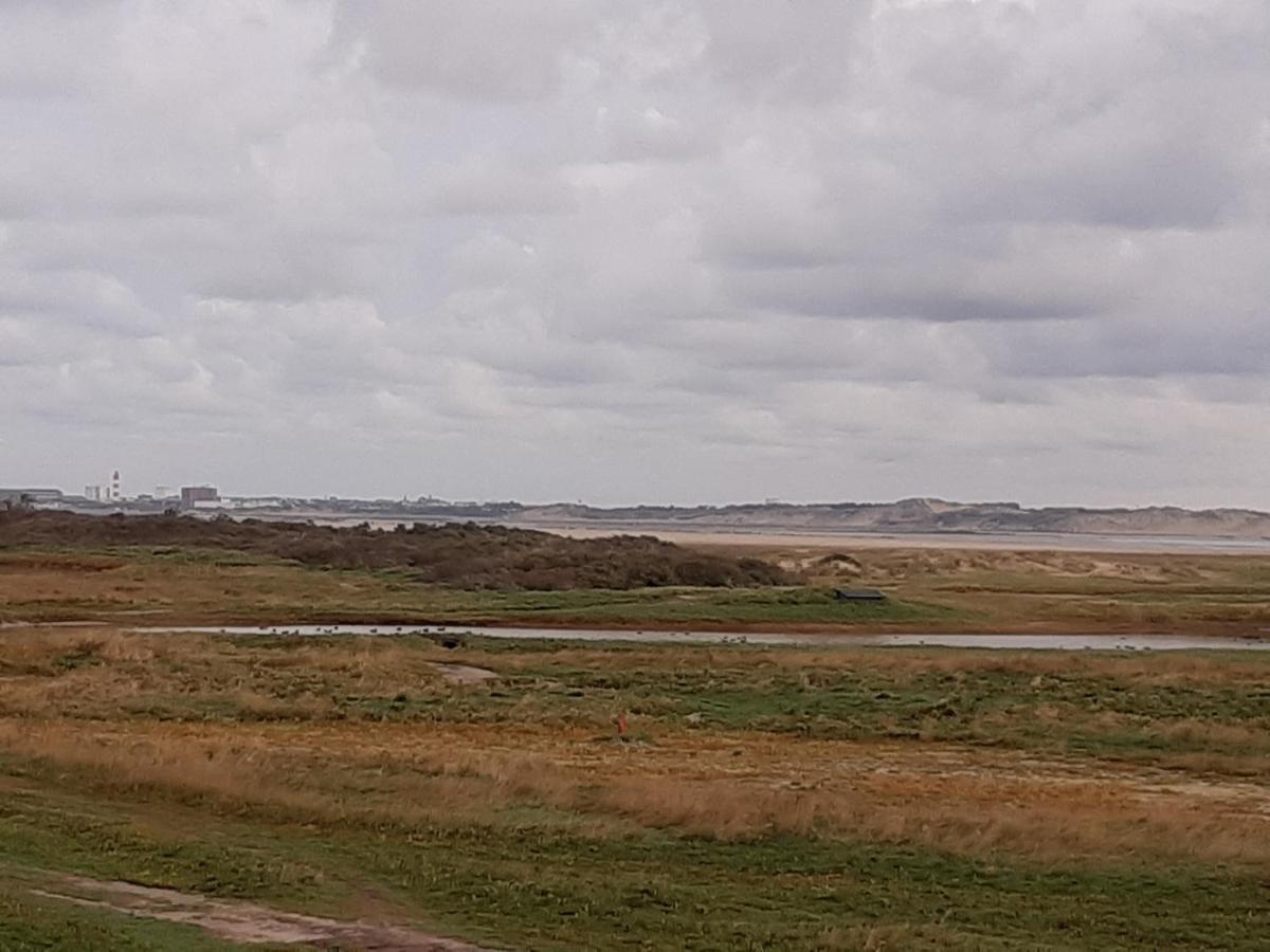 Les Obiones, Vue Laterale Mer, Fort Mahon Plage, Magnifique Studio Cabine 4P, Avec Balcon , Parking Prive Gratuit, Wifi, Classe 2 Etoiles, Exposition Plein Sud En Baie De Somme Luaran gambar