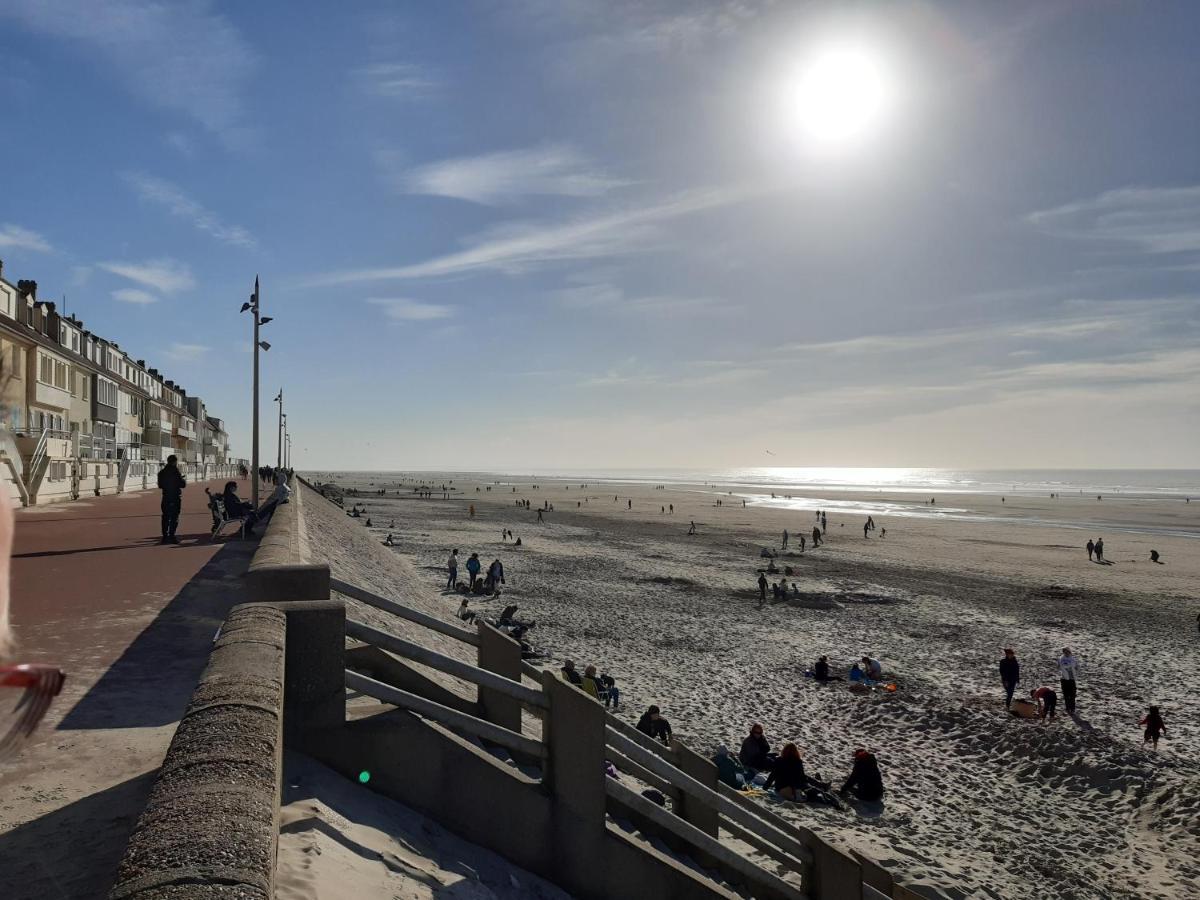 Les Obiones, Vue Laterale Mer, Fort Mahon Plage, Magnifique Studio Cabine 4P, Avec Balcon , Parking Prive Gratuit, Wifi, Classe 2 Etoiles, Exposition Plein Sud En Baie De Somme Luaran gambar