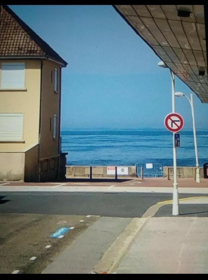 Les Obiones, Vue Laterale Mer, Fort Mahon Plage, Magnifique Studio Cabine 4P, Avec Balcon , Parking Prive Gratuit, Wifi, Classe 2 Etoiles, Exposition Plein Sud En Baie De Somme Luaran gambar