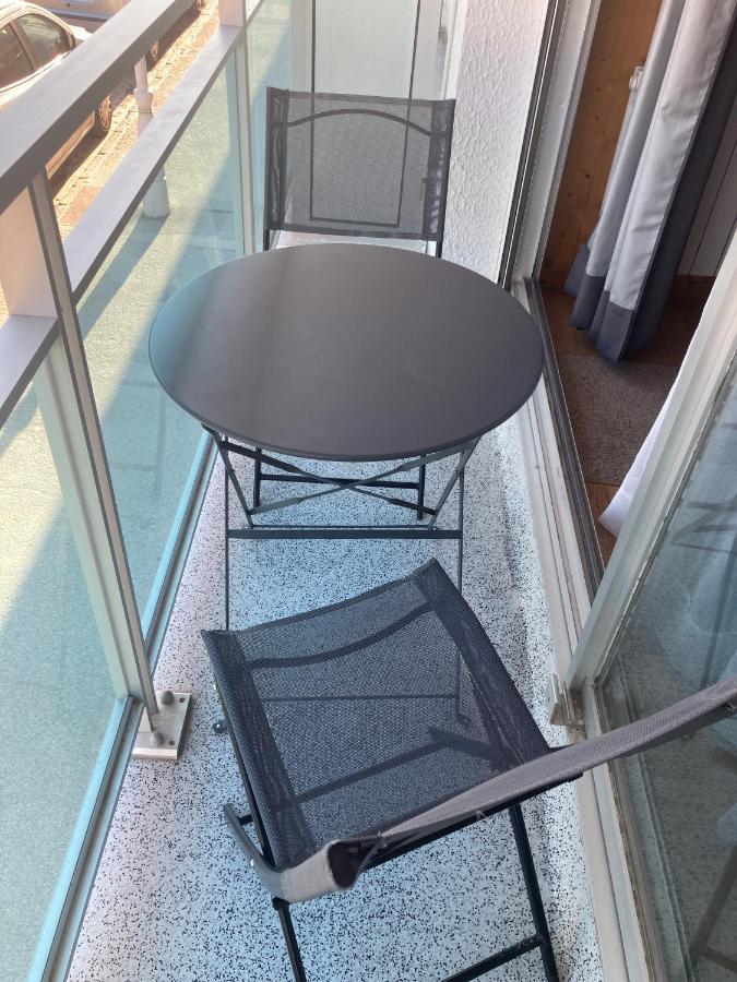 Les Obiones, Vue Laterale Mer, Fort Mahon Plage, Magnifique Studio Cabine 4P, Avec Balcon , Parking Prive Gratuit, Wifi, Classe 2 Etoiles, Exposition Plein Sud En Baie De Somme Luaran gambar
